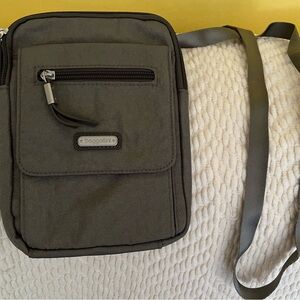 New Baggallini Silver Gray Crossbody Bag